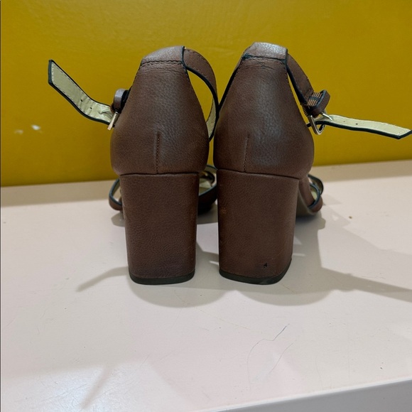 Naturalizer Brown Size 6 Maggie Criss across Toe Open Sandal Block Heel Strap - Picture 7 of 10